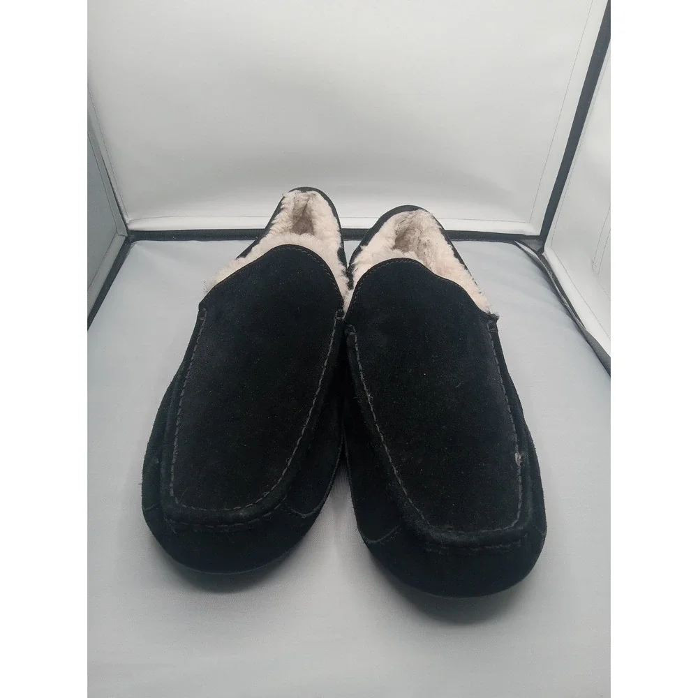 UGG‎ Mens Ascot Slipper Black Suede Size 18 Has A Spot.
